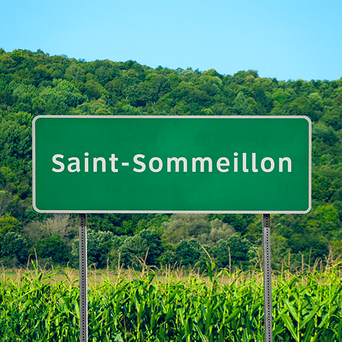 Pancarte de bord de route en campagne avec l’inscription « Saint-Sommeillon ».