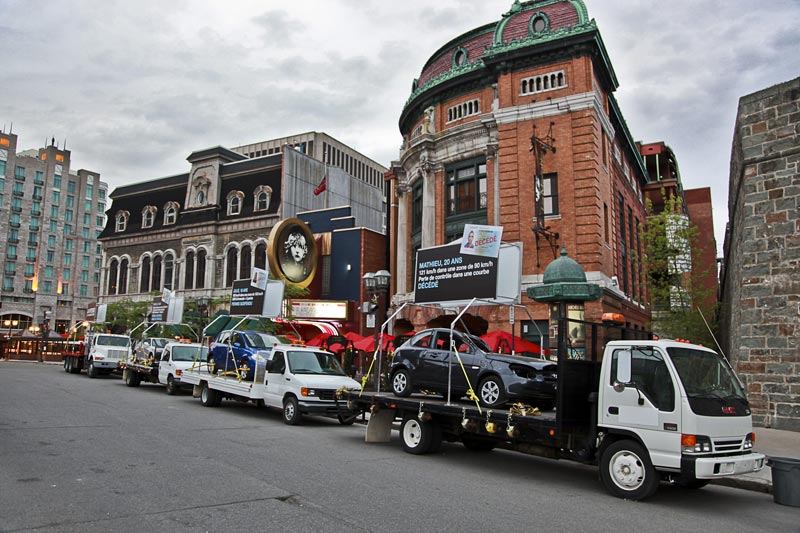 Photo de véhicules accidentés prise pendant l'opération terrain à la place D'Youville, à Québec