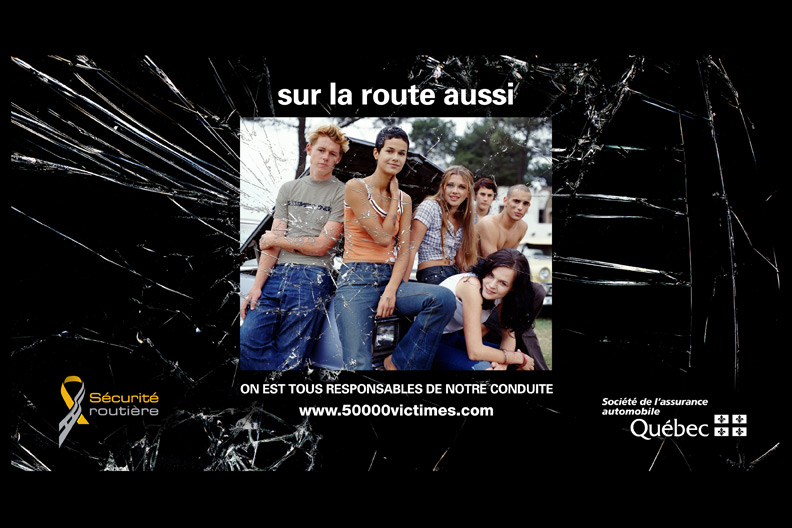 French-language movie theatre slide show that reads: Sur la route aussi. On est tous responsables de notre conduite