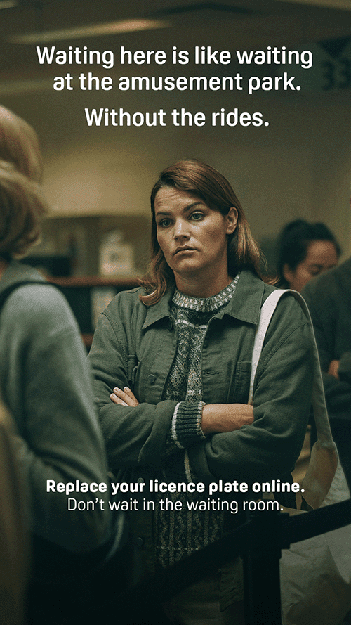A woman is standing in line at the SAAQ. The overprint reads “Waiting here is like waiting at the amusement park. Without the rides. Replace your licence plate online. Don’t wait in the waiting room.”